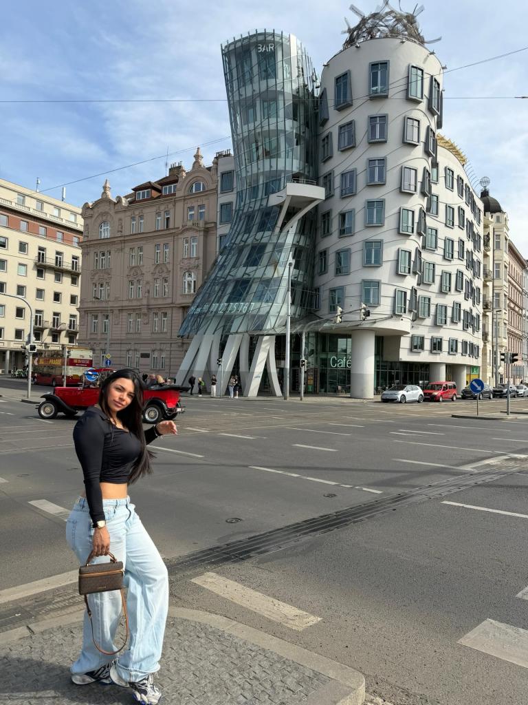 624437839: Chica busca chico en Barcelona