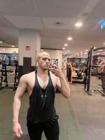 663134111: Chico busca chica en Valencia