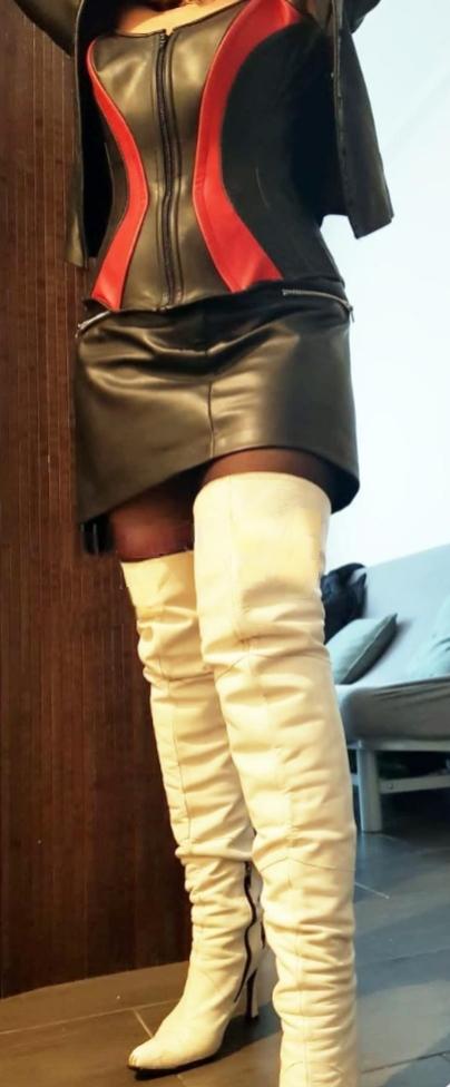 619445853: Chica busca chico en Barcelona