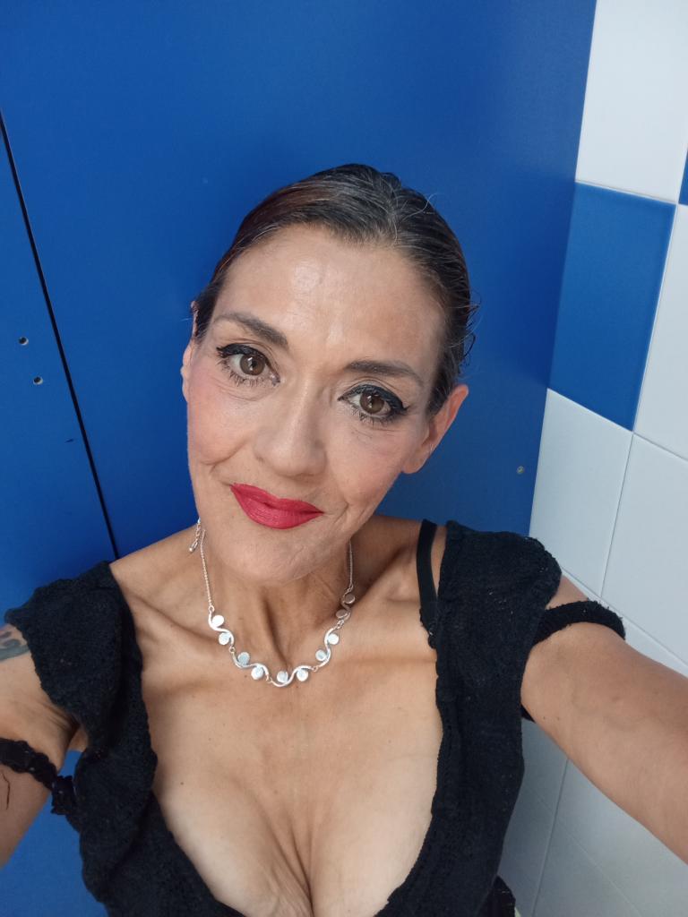 610703087: Chica busca chico en Sevilla