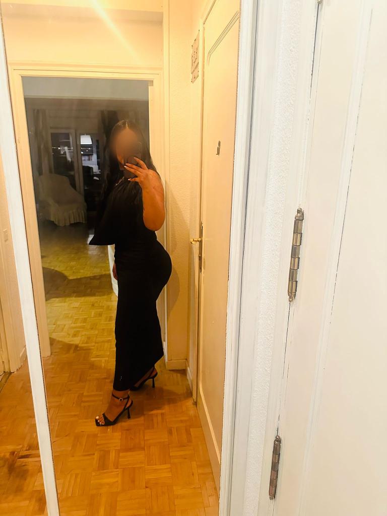 668525081: Chica busca chico en Madrid