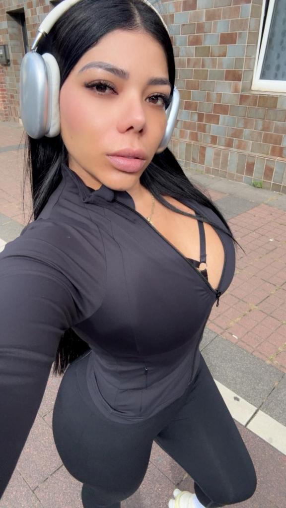 677375064: Chica busca chico en Barcelona