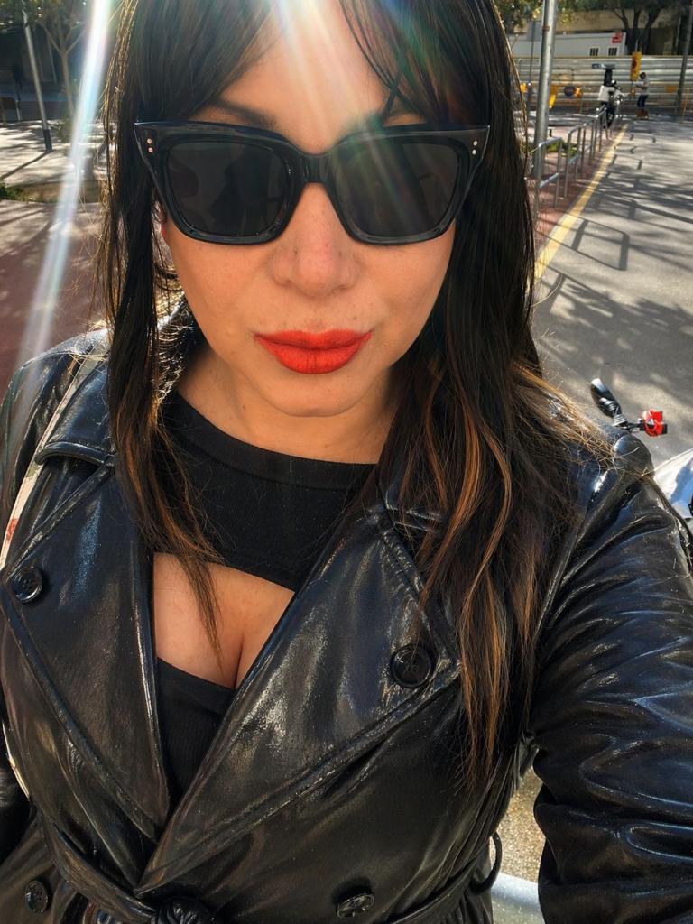 617510100: Chica busca chico en Barcelona