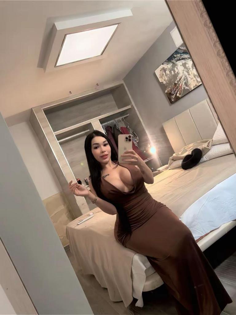 Chica busca chico en Ibiza: 