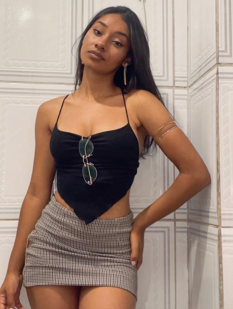 Chica busca chico en Alicante: Chica busca chico