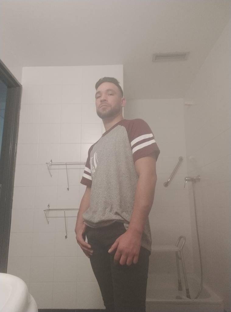 627935668: Chico busca chica en Cádiz