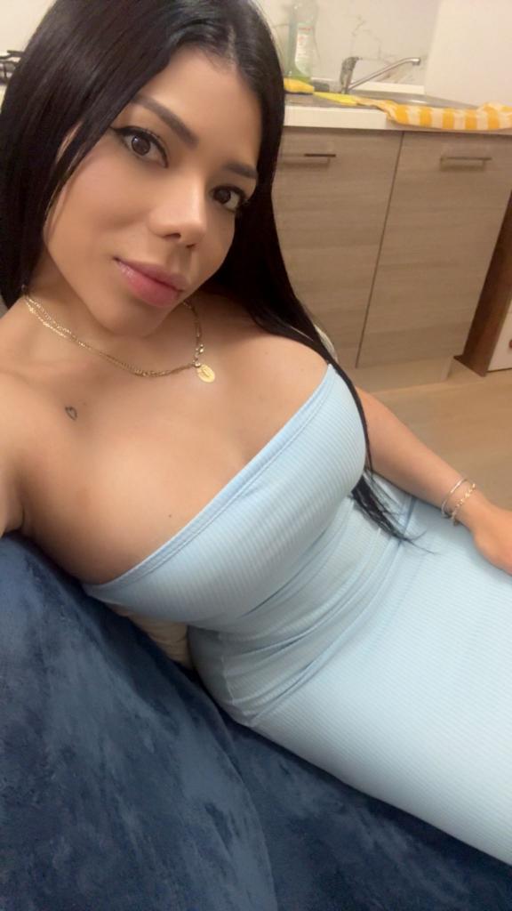 677375064: Chica busca chico en Barcelona