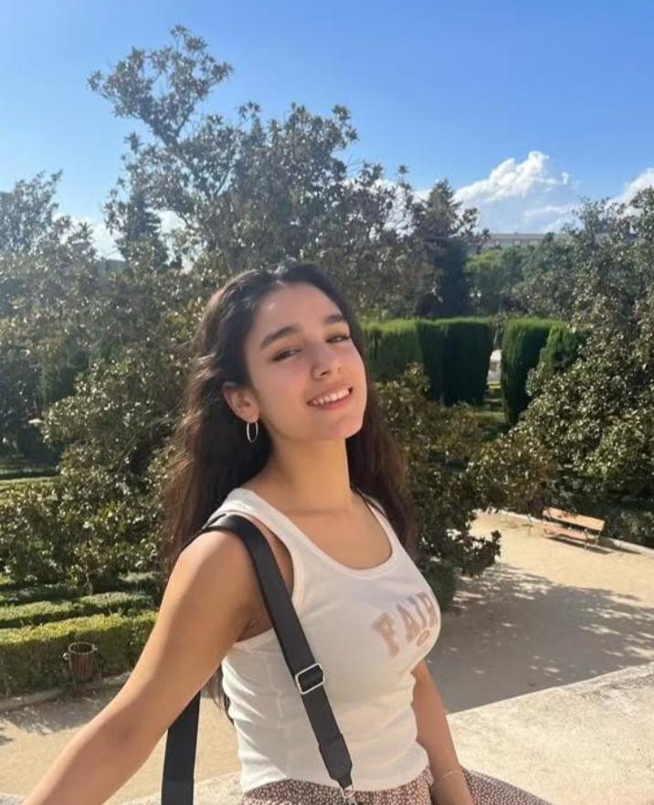 605701884: Chica busca chico en Barcelona