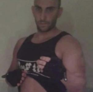 631376859: Chico busca chica en Barcelona