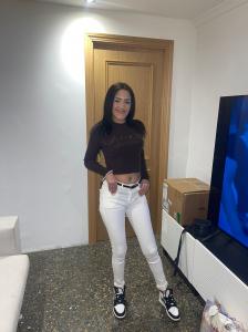 613886017: Chica busca chico en Granada