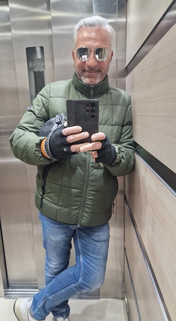 Chico busca chica en Granada: 