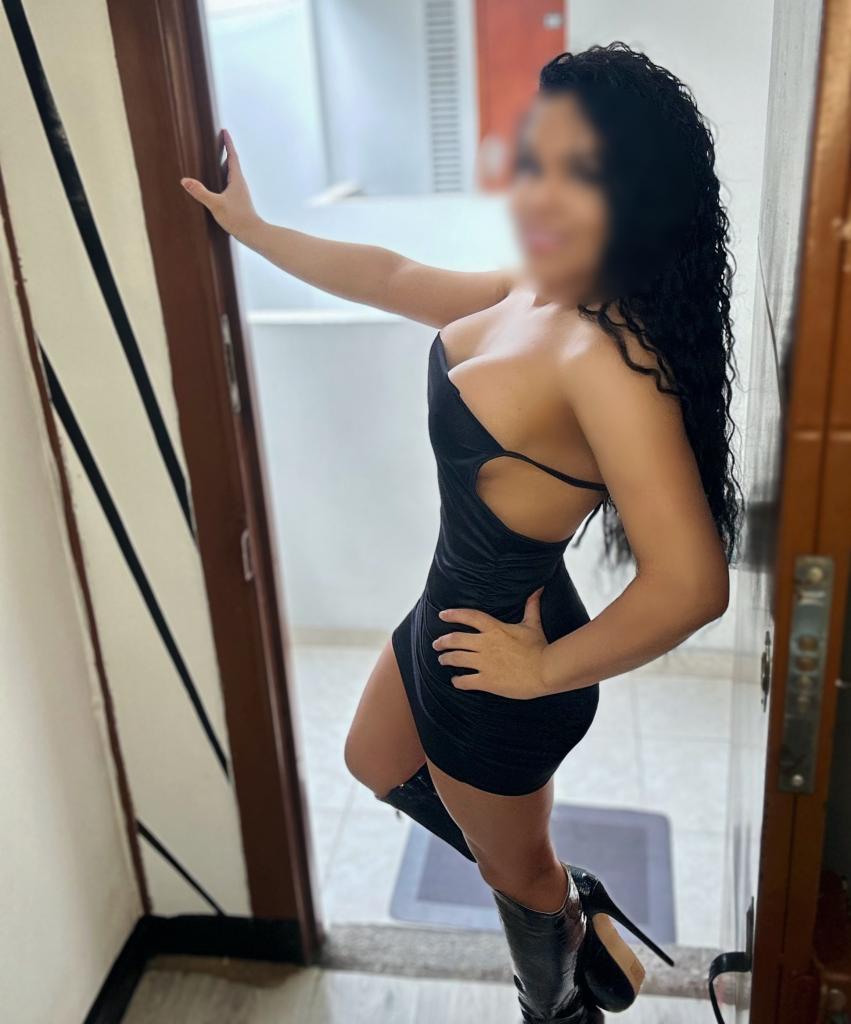 Chica busca chico en Ibiza: Chica busca chico