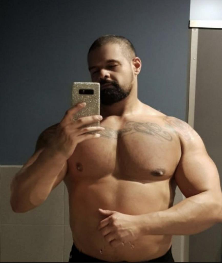 687716981: Chico busca chica en Barcelona