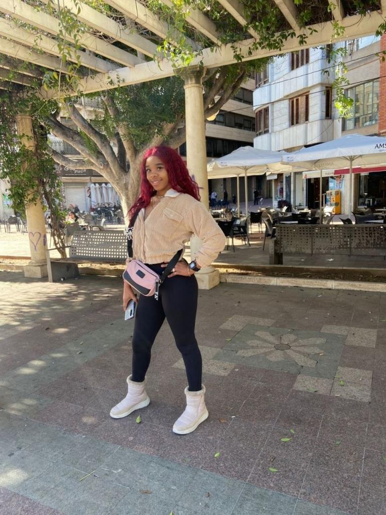 Chica busca chico en Valencia: Chica busca chico