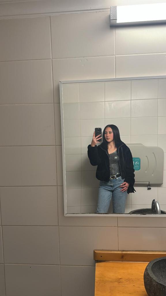 667789455: Chica busca chico en Ibiza