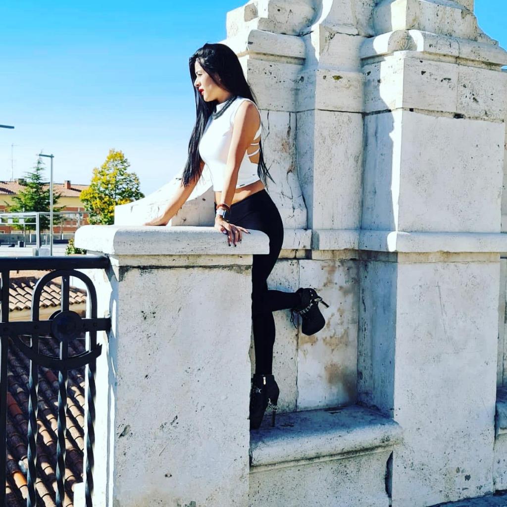 643485939: Chica busca chico en León