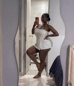 672083860: Chica busca chico en Barcelona