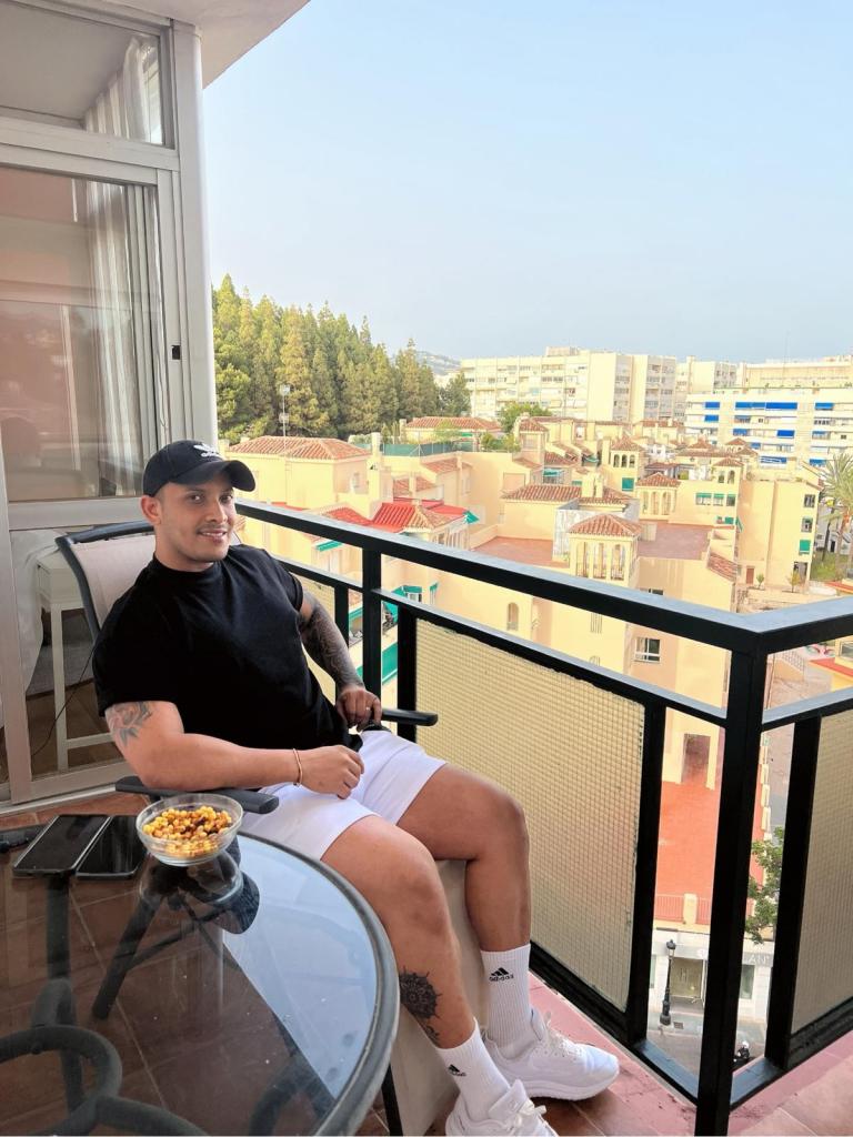 Chico busca chica en Sevilla: 