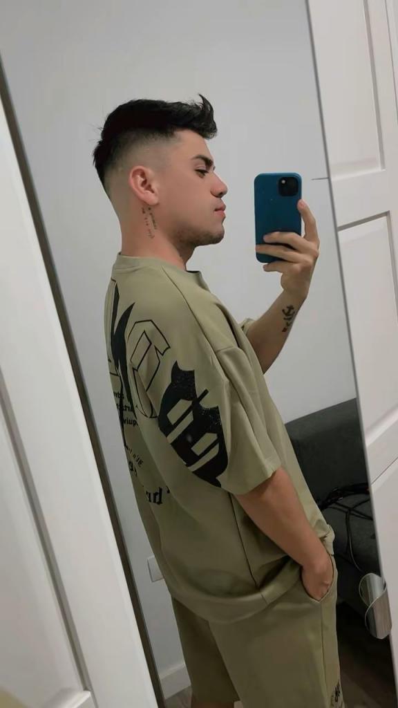 Chico busca chica en Sevilla: 