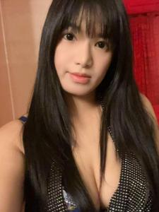 695118431: Chica busca chico en Barcelona