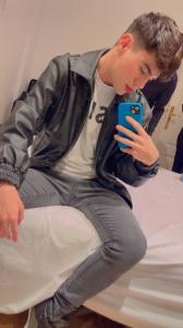 677649378: Chico busca chica en Sevilla