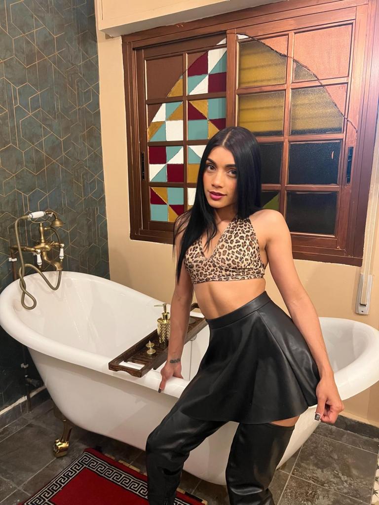 624331143: Chica busca chico en Sevilla