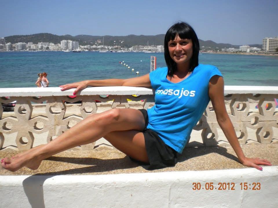 695822423: Chica busca chico en Ibiza