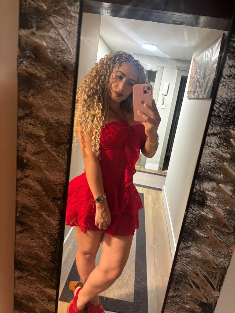 614008316: Chica busca chico en Barcelona