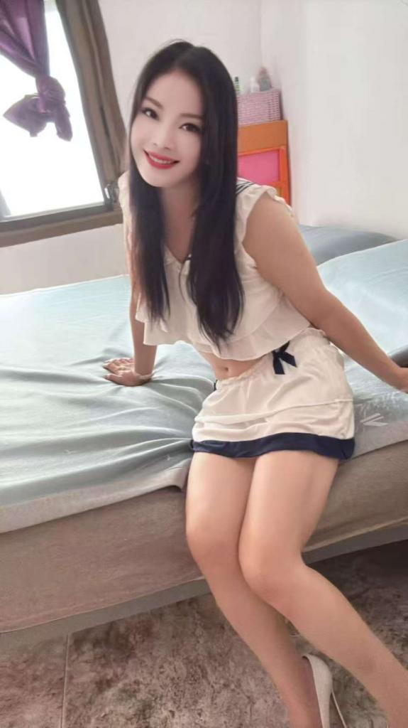 627796445: Chica busca chico en Barcelona