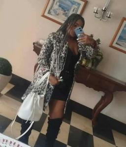 631990193: Chica busca chico en Barcelona