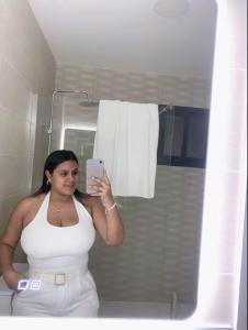 677315595: Chica busca chico en Sevilla