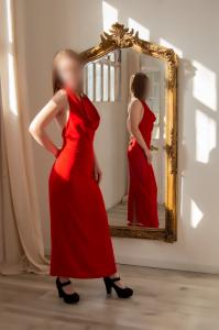 663172509: Chica busca chico en Barcelona