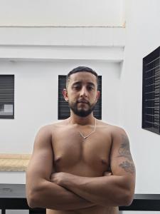685393488: Chico busca chica en Sevilla