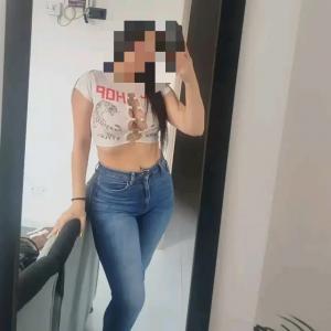 643713890: Chica busca chico en Lérida
