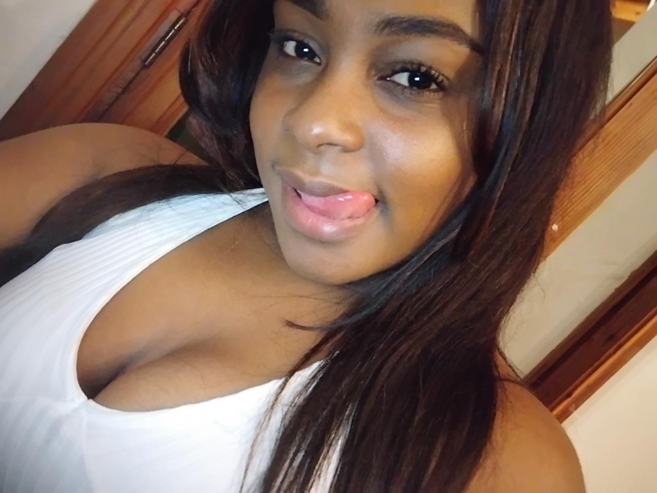 685596334: Chica busca chico en Cádiz
