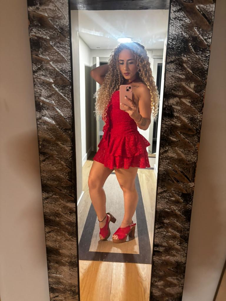 614008316: Chica busca chico en Barcelona