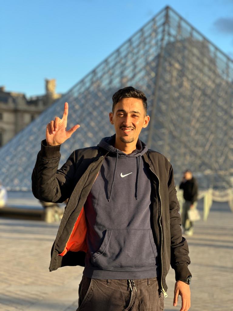 667790955: Chico busca chica en Barcelona