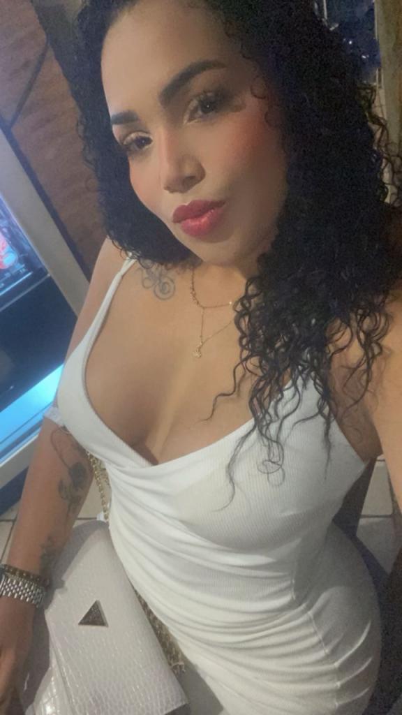 671544530: Chica busca chico en Granada