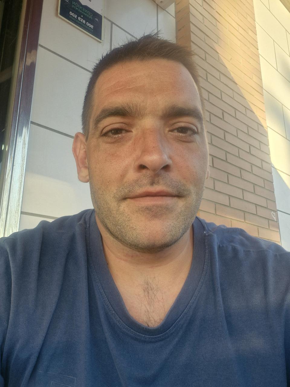 Chico busca chica en Almería: 