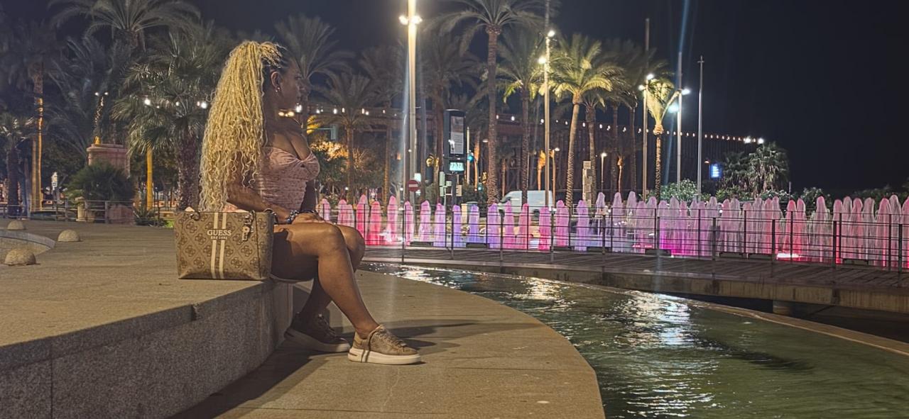 656960252: Chica busca chico en Granada