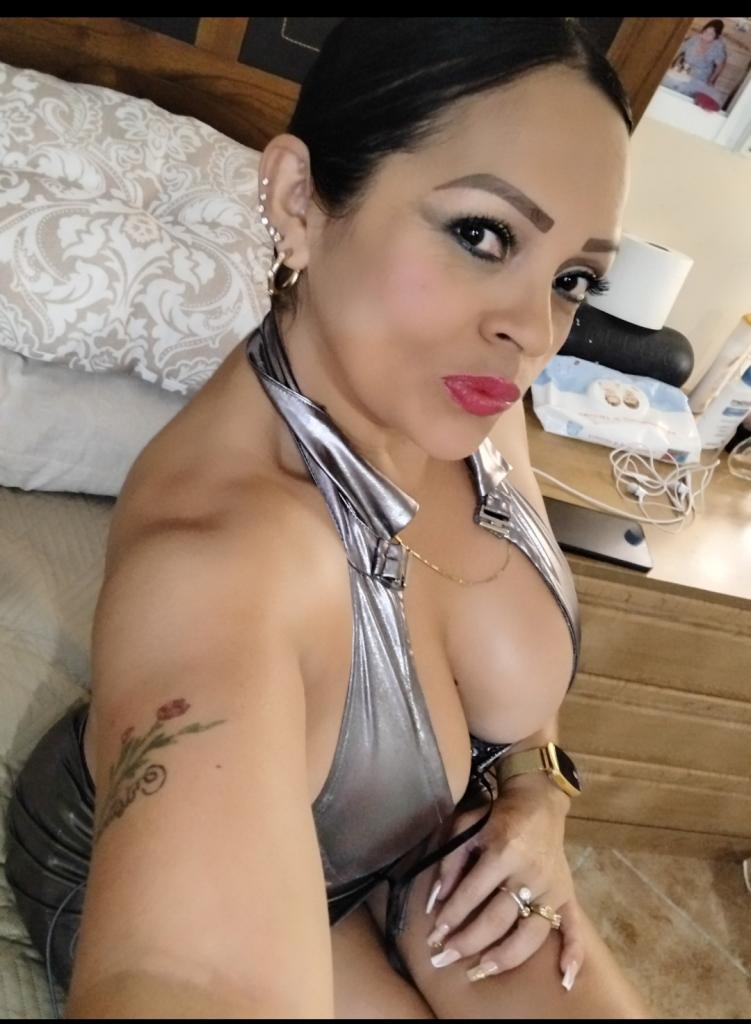 614558343: Chica busca chico en Gerona