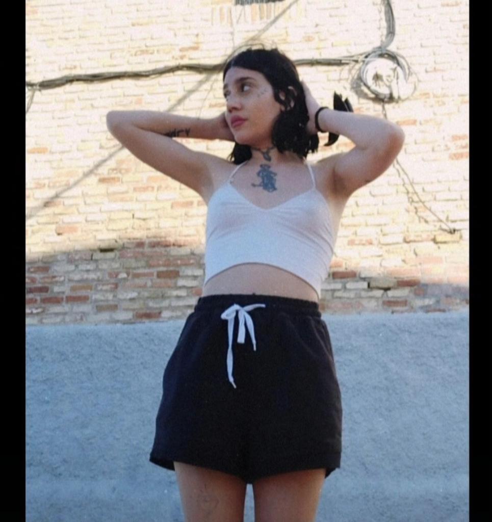 604460121: Chica busca chico en Sevilla