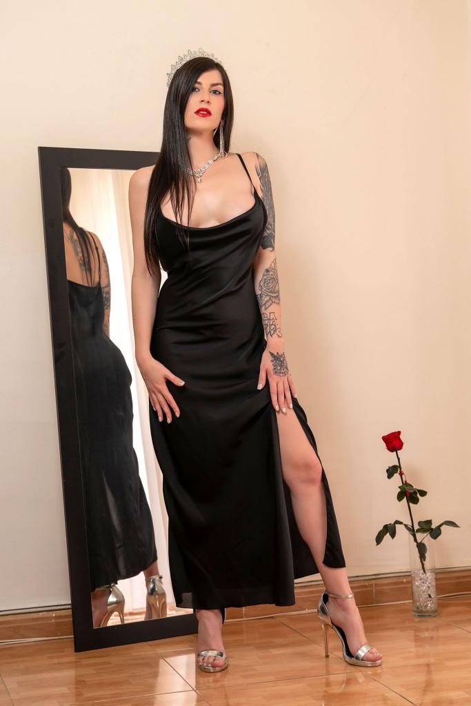 Chica busca chico en Alicante: Chica busca chico