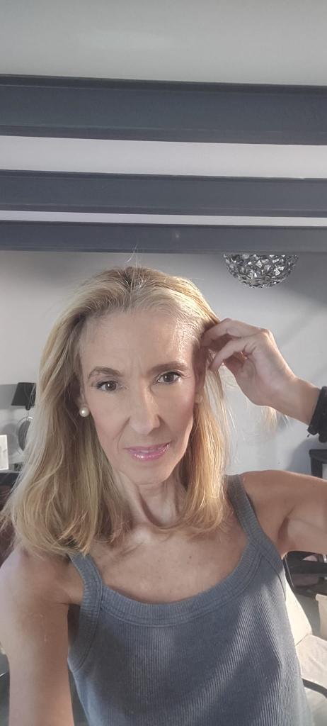665934141: Chica busca chico en Sevilla