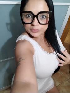 614558343: Chica busca chico en Gerona