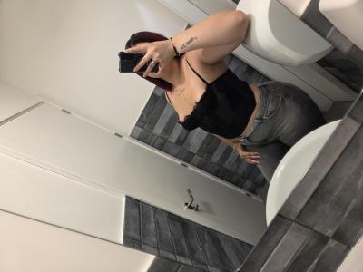 643895816: Chica busca chico en Sevilla
