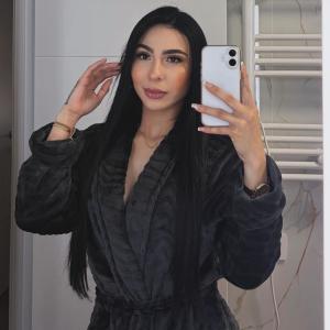 613699820: Chica busca chico en Ibiza