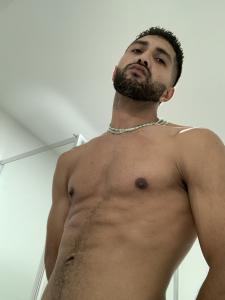 628674070: Chico busca chica en Alicante