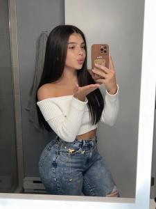 644047424: Chica busca chico en Sevilla