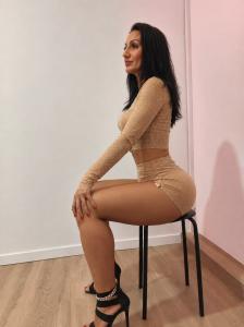 654637318: Chica busca chico en Barcelona